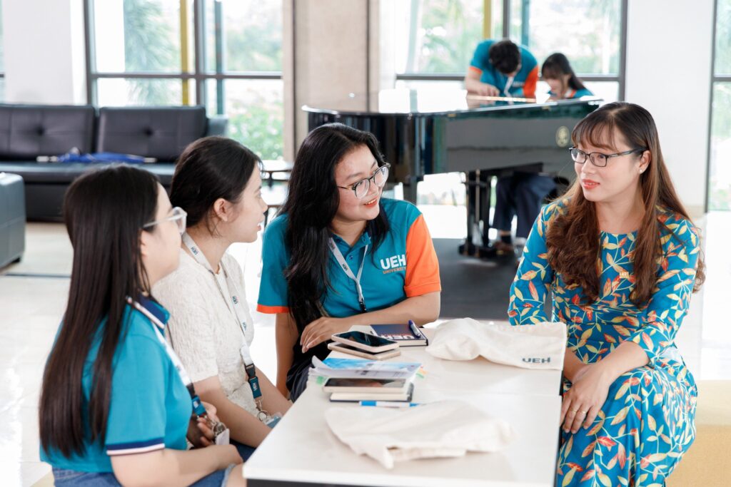 UEH thông báo tổ chức ôn tập và thi đánh giá năng lực tiếng Anh theo khung năng lực ngoại ngữ 6 bậc dùng cho Việt Nam và cấp chứng chỉ VSTEP đợt thi ngày 25 tháng 8 năm 2024