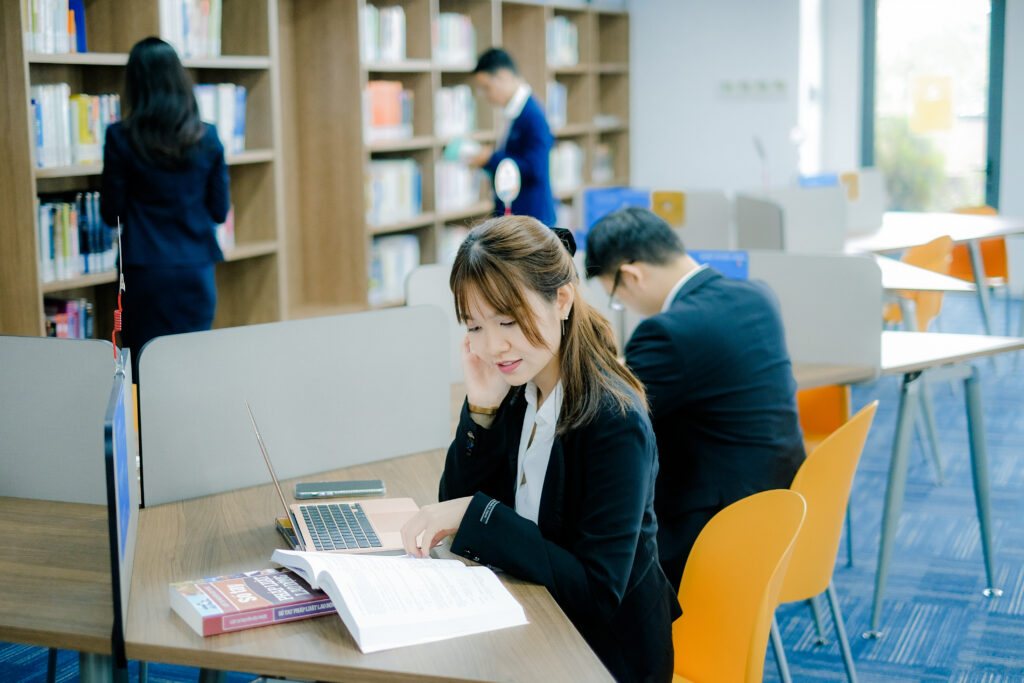 UEH thông báo tuyển sinh Khóa K2025 LTCĐ/TP3_Liên thông từ Cao đẳng Vừa làm vừa học đợt 3 năm 2025