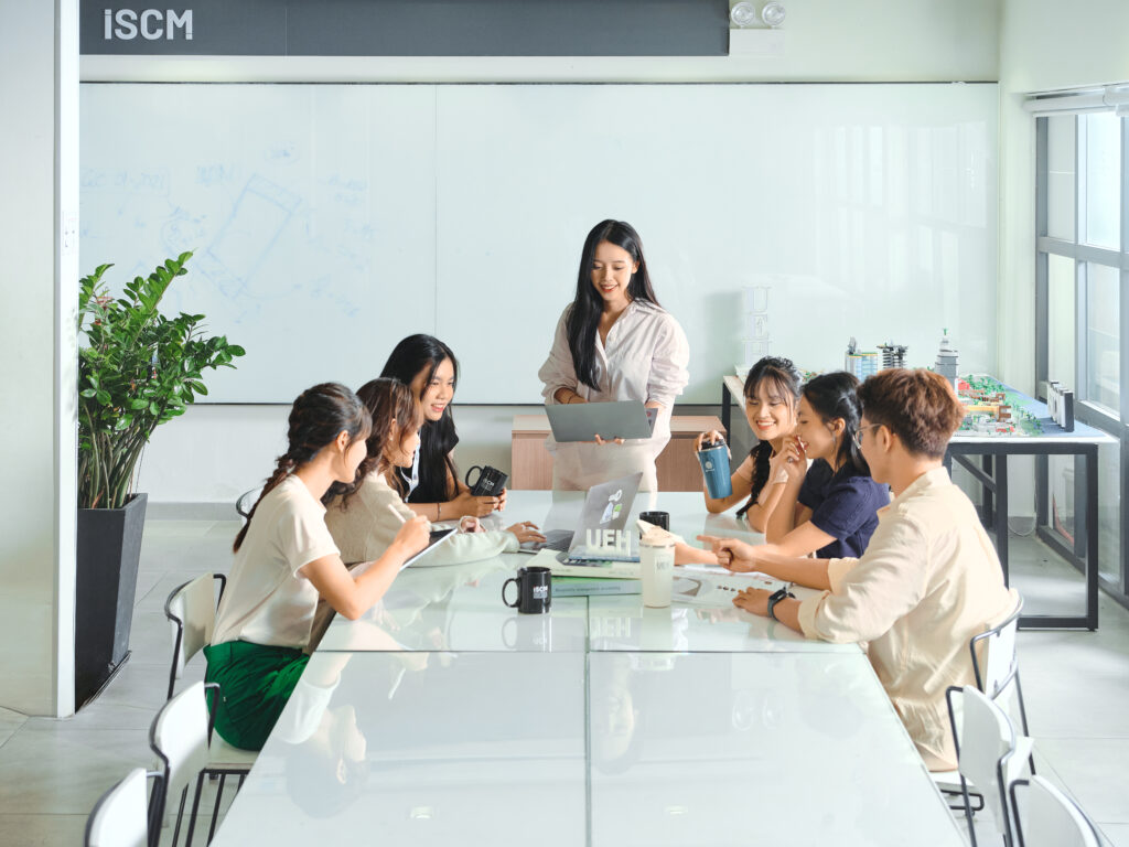 UEH tổ chức thi đánh giá năng lực tiếng Anh theo khung năng lực ngoại ngữ 6 bậc dùng cho Việt Nam và cấp chứng chỉ VSTEP đợt thi ngày 17 tháng 8 năm 2025