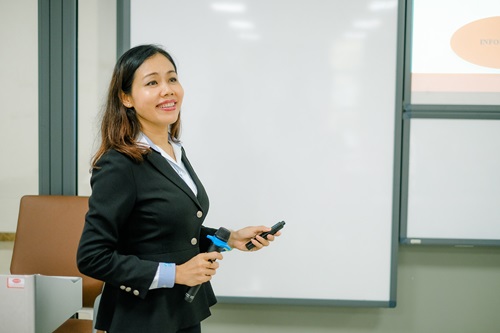 Xu thế mới của các Chương trình Thạc sĩ điều hành cao cấp (EMBA): Từ Quản trị kinh doanh đến Tài chính, Ngân hàng, Marketing dành cho đội ngũ quản lý cấp cao