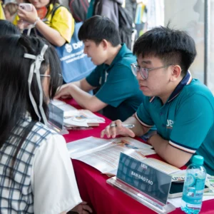 UEH tại Ngày hội tư vấn tuyển sinh - hướng nghiệp TP.HCM 2026: Khám phá 82 chương trình đào tạo và không gian trải nghiệm công nghệ - thiết kế - đô thị thông minh