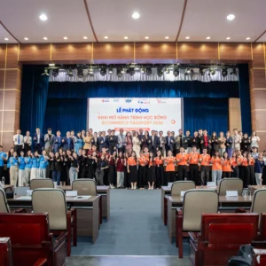UEH đồng hành cùng Hiệp hội Thương mại Điện tử Việt Nam (VECOM) tổ chức Lễ phát động chương trình học bổng Ecommerce Passport 2026 - Trang bị kỹ năng và tư duy thực chiến cho sinh viên Thương mại điện tử
