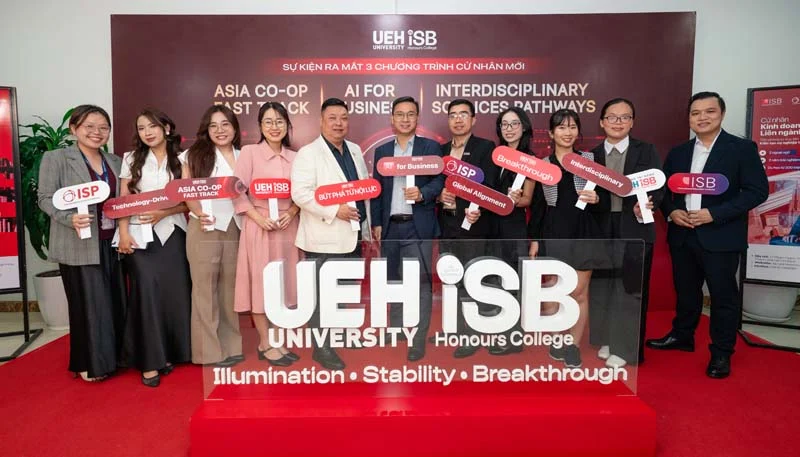 Sự kiện ra mắt 03 chương trình Cử nhân mới của Trường tài năng UEH.ISB